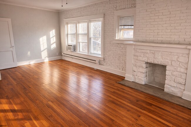 Foto del edificio - Spacious Two Bedroom Apartment