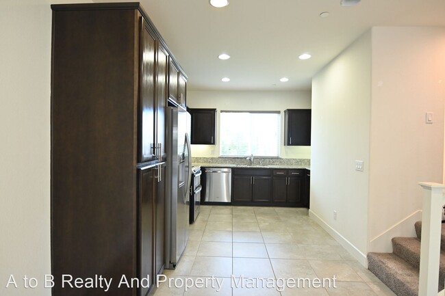 Building Photo - 2 br, 2.5 bath House - 450 E Mission St, #2