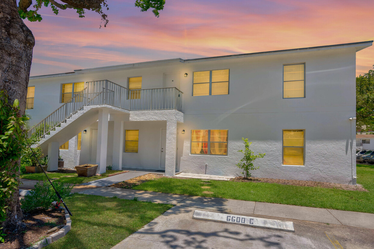 Foto principal - 6590 Jupiter Gardens Blvd
