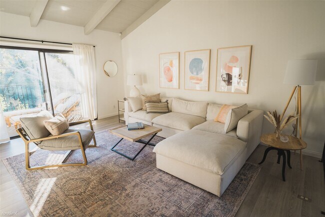 Foto del edificio - 2 br, 1.5 bath Condo - 1031 Miramonte Drive 2