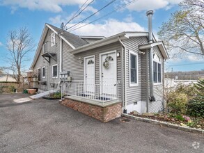 Building Photo - 65 Shore Rd