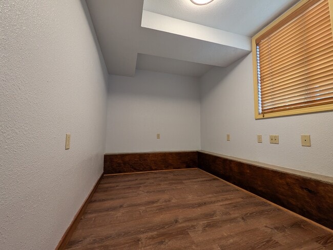Building Photo - 5819 Bayview Ave
