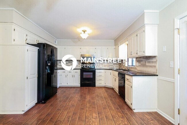 Building Photo - 4 Bedroom Pet-Friendly Home in GRANDVIEW, MO with Main Street Renewal