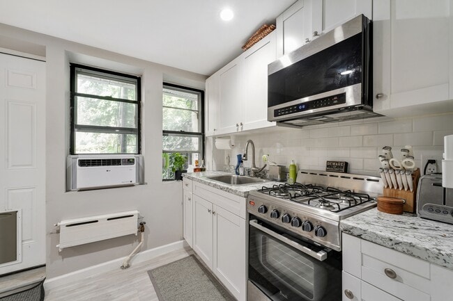 Building Photo - 519.5 Manila Ave