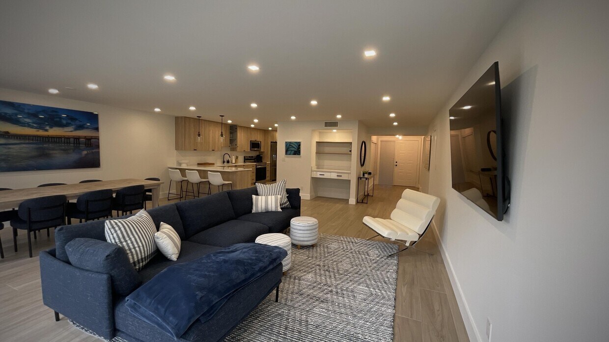 Foto principal - 7369 Orangewood Ln