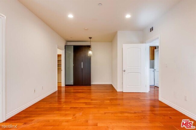 Building Photo - 1138 S Serrano Ave