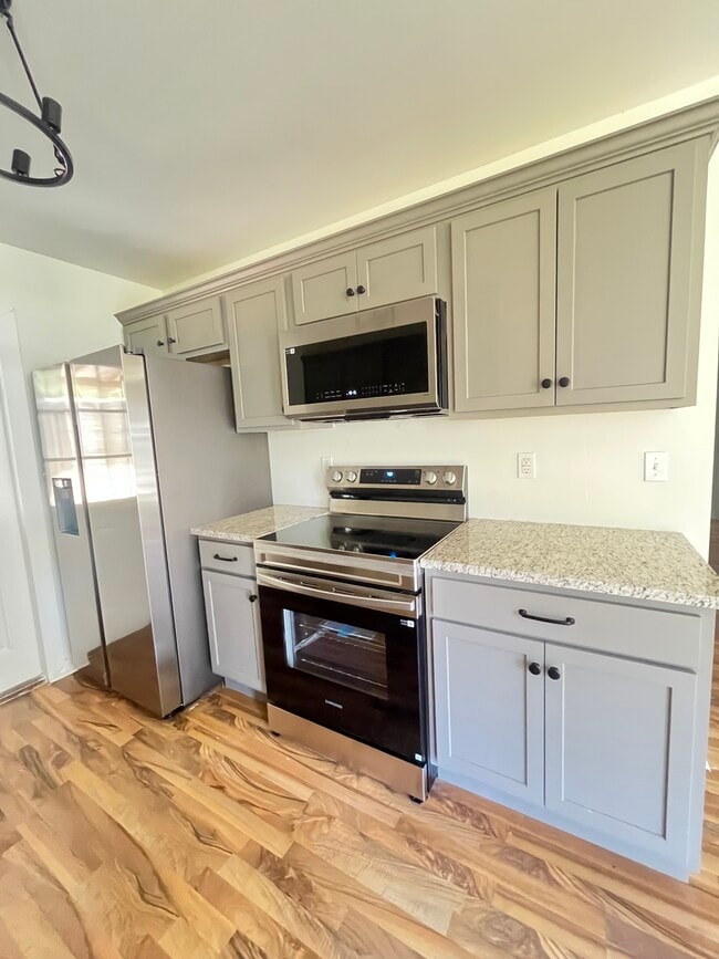 Building Photo - 9458 Brook Forest Cir