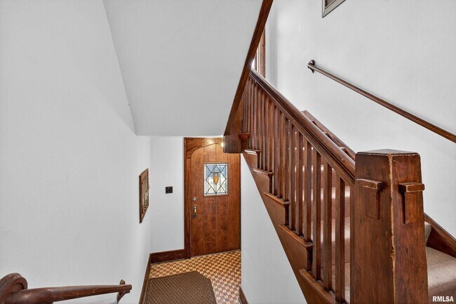 Foto del edificio - 318 W Columbia Ave