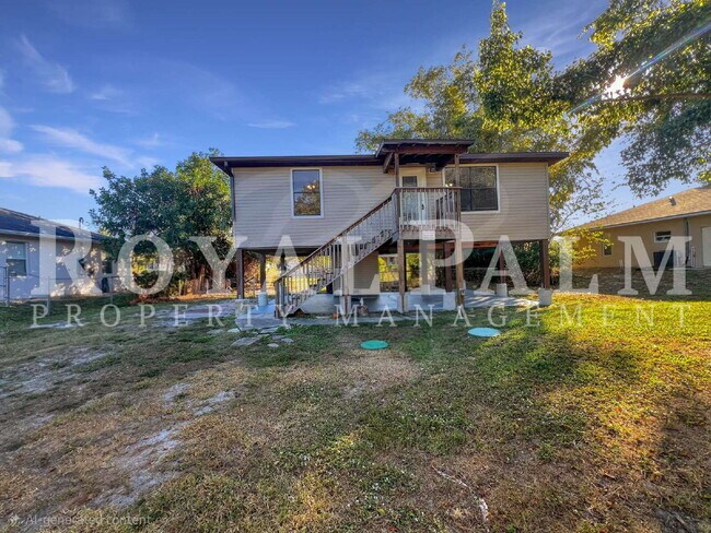 Foto del edificio - 2/1 Rental with W/D Hookups—Roses are Red, Lawns are Green, a Fenced Yard? That’s a Pet Lover’s D...