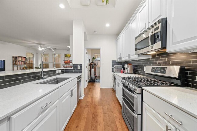 Foto del edificio - 2721 Kinney Oaks Ct
