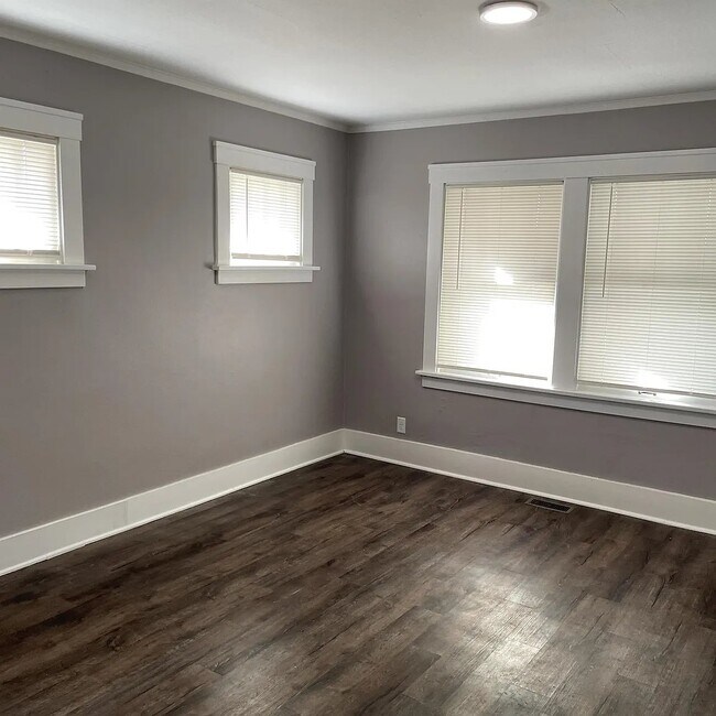 Foto del edificio - 1105 E Kansas St