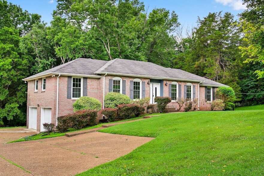 Photo - 121 Caldwell Dr