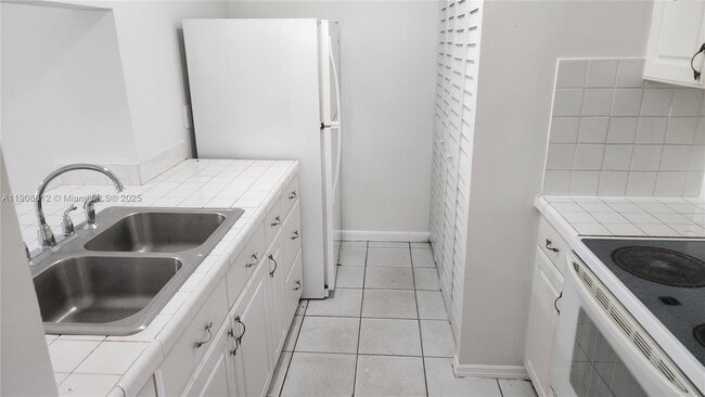 Building Photo - 9708 Hammocks Blvd