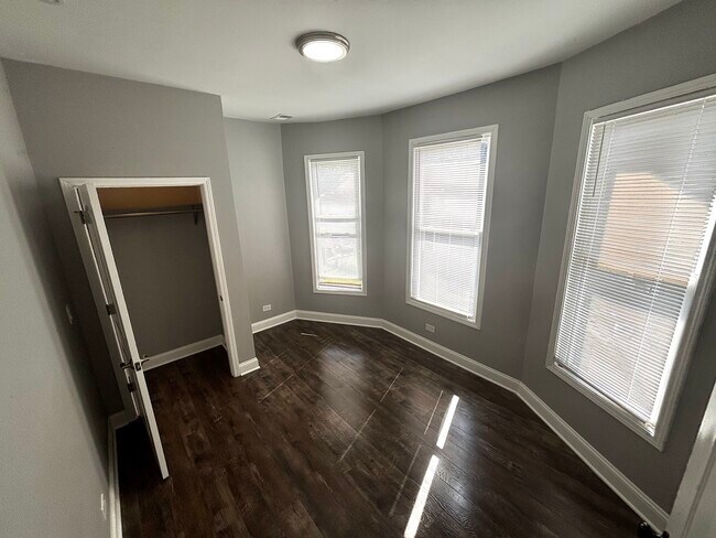 Foto del edificio - 9357 S Burnside Ave