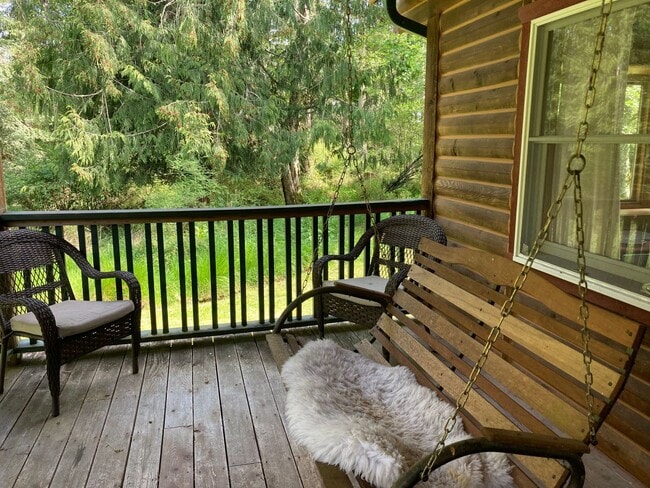 Building Photo - Pet-Friendly 3-Bedroom Home with Beach Access