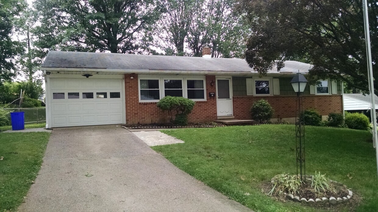 Primary Photo - 550 Old Orchard Lane