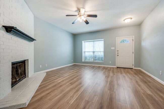 Building Photo - COPPELL ISD! Rare 2Bed/1.5Bath Townhome