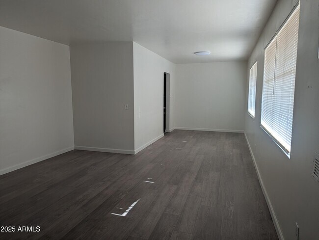 Foto del edificio - 1128 N Coolidge Ave