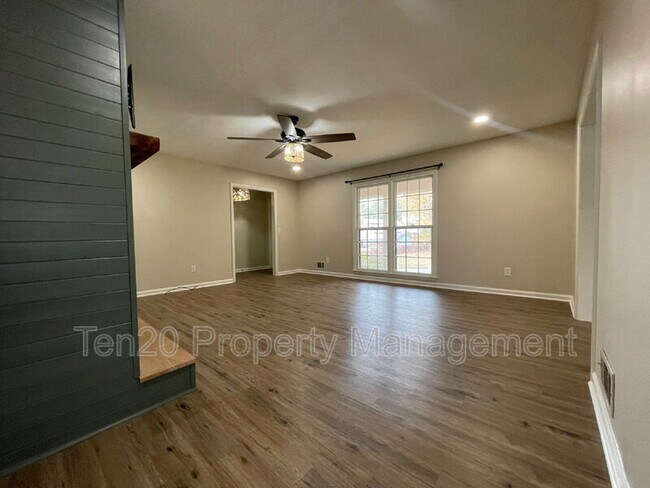 Foto del edificio - 2005 Landau Dr