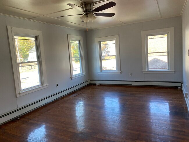 Foto del edificio - 625 N Main St