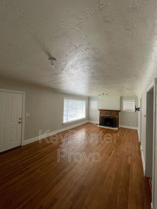 Building Photo - 330 W 200 S