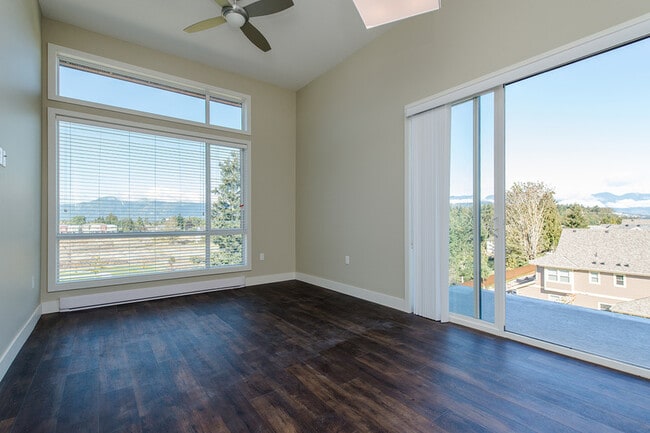 Building Photo - 44565-44565 Vandell Dr