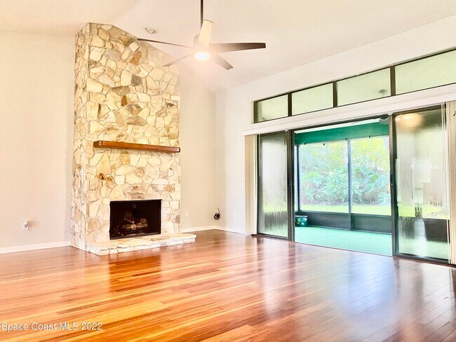 Building Photo - 523 Deerfield Dr