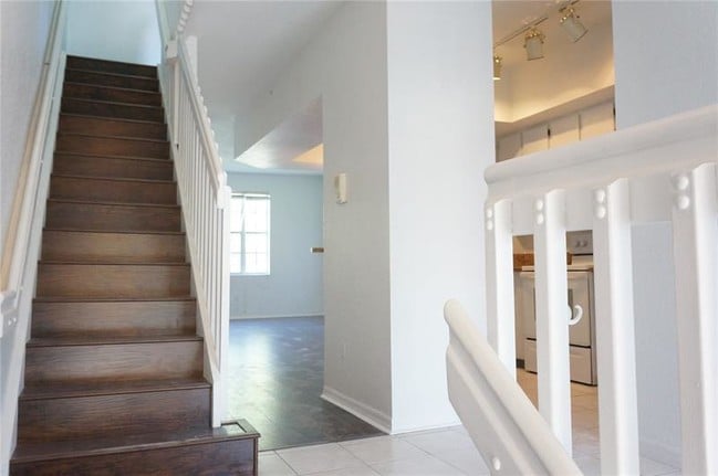 Building Photo - 721 SW 148th Ave
