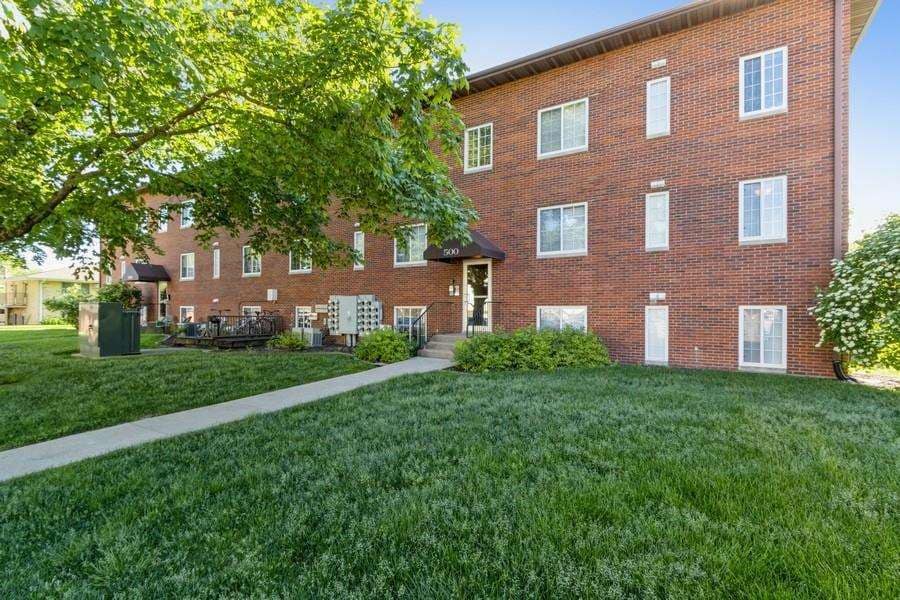 Photo - 515 Grandview Ct (Iowa City, IA)