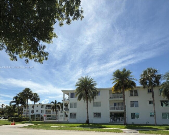 Foto del edificio - 1631 NE 114th St
