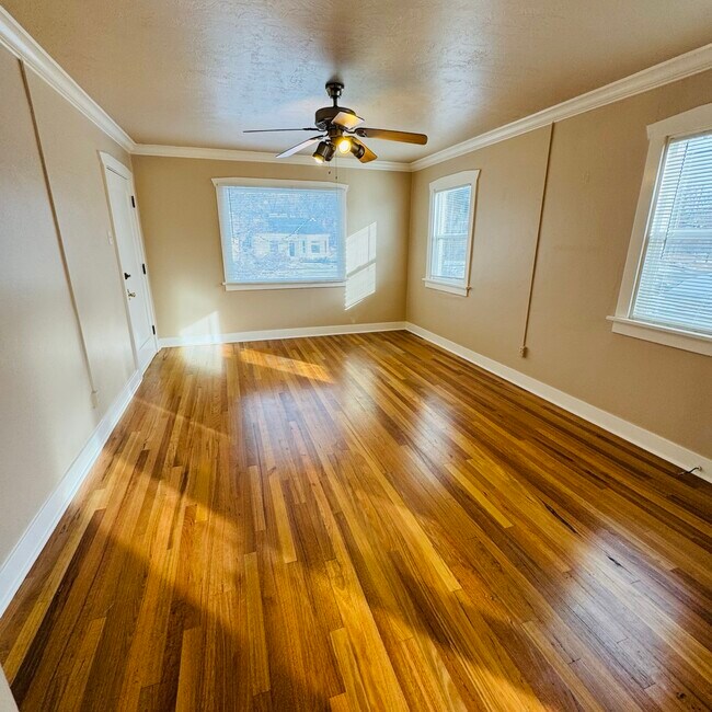 Building Photo - 732 S 900 E