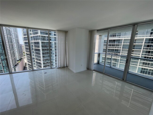 Foto del edificio - 495 Brickell Ave