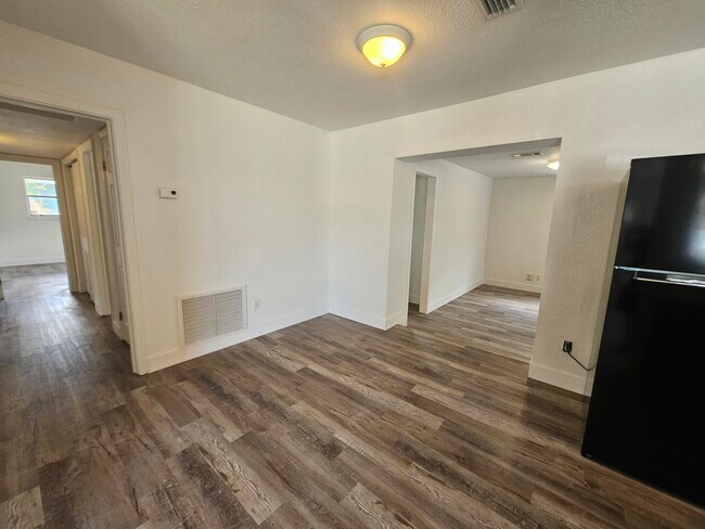 Foto del edificio - 1040 Hickory Ln