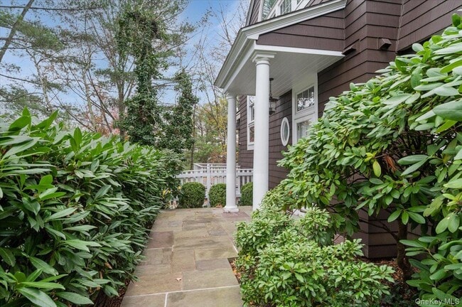 Building Photo - 10 Old Jackson Ave