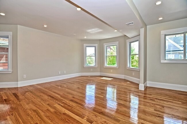 Building Photo - 12 Emerald St