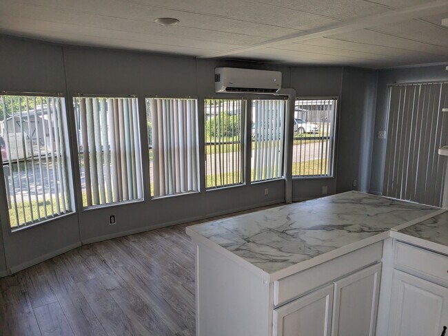 Building Photo - 37743 Markland Ave