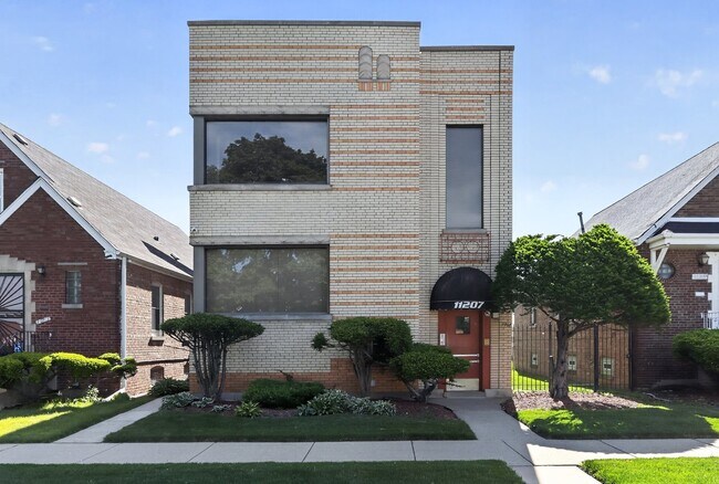 Foto del edificio - 11207 S Emerald Ave