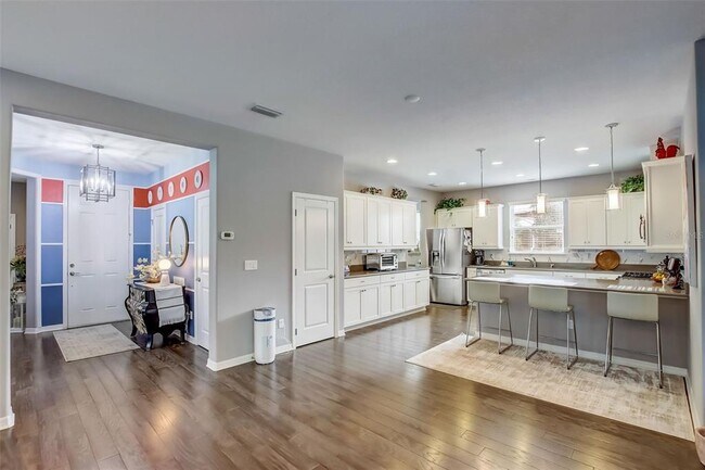Foto del edificio - 223 Silver Maple Rd