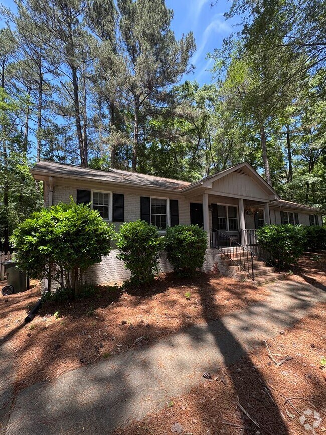Building Photo - 2516 Foxwood Dr
