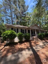 Building Photo - 2516 Foxwood Dr