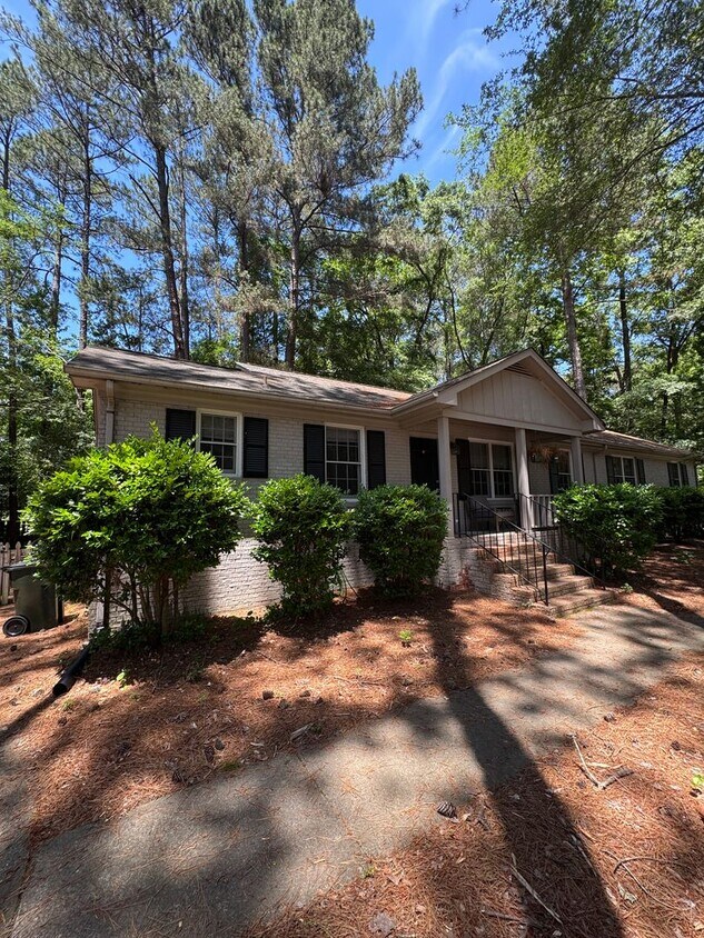 Primary Photo - 2516 Foxwood Dr