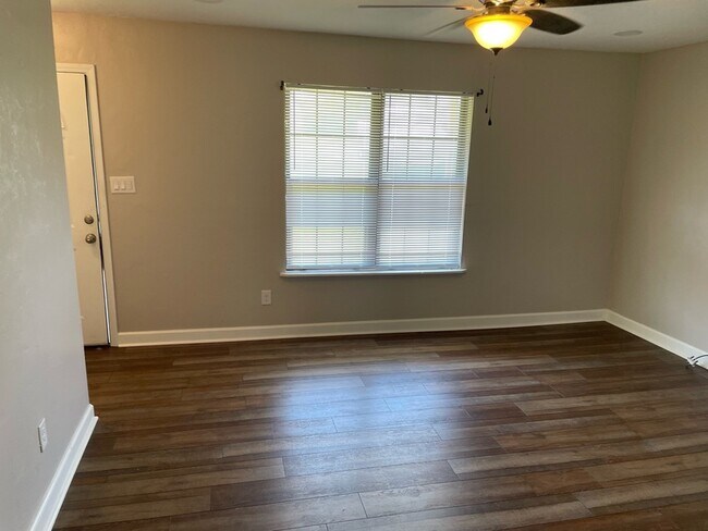 Building Photo - 2071 Little River Ln
