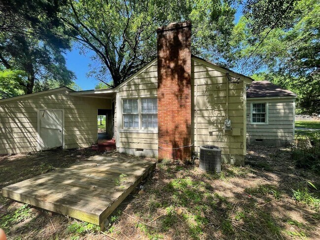 Building Photo - 4827 Spottswood Ave