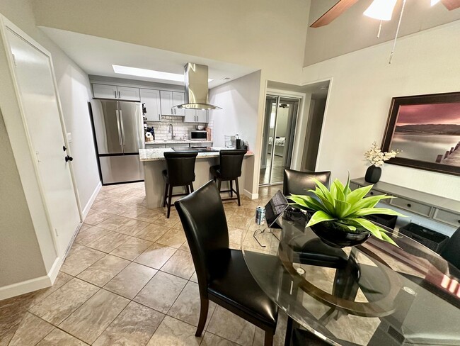Foto del edificio - Fully Furnished - All Utilities Included -...