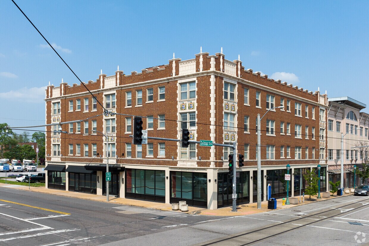 Delmar Gardens Building Apartments in Saint Louis, MO