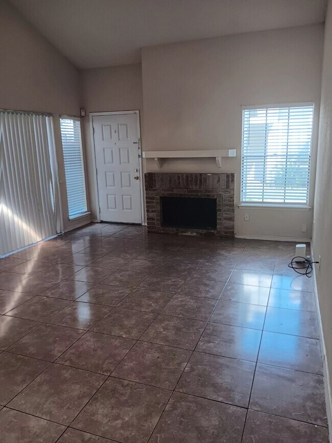 Foto del edificio - 11941 Bob White Dr