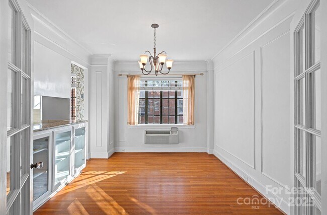 Foto del edificio - 301 W 10th St