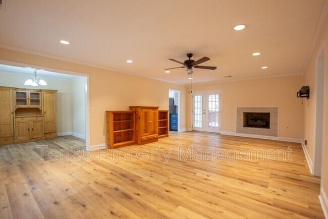 Building Photo - 3232 Modler Dr