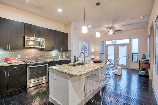 Building Photo - Midtown on the Rail