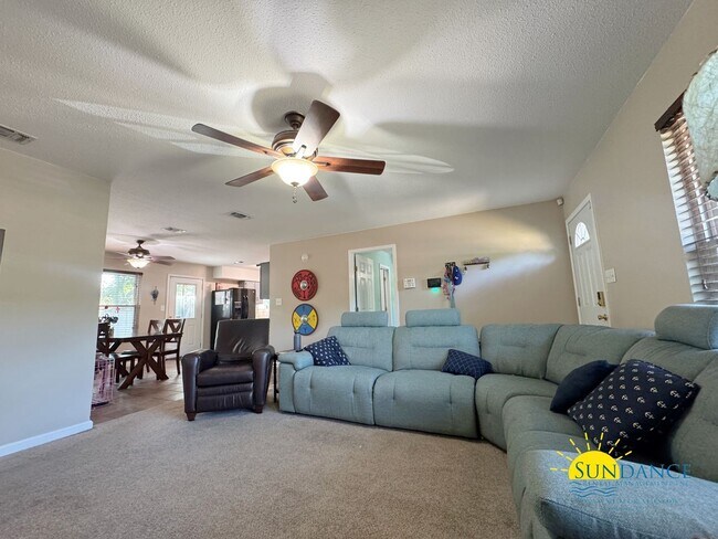 Foto del edificio - 4 Bedroom - GREAT location in the center o...